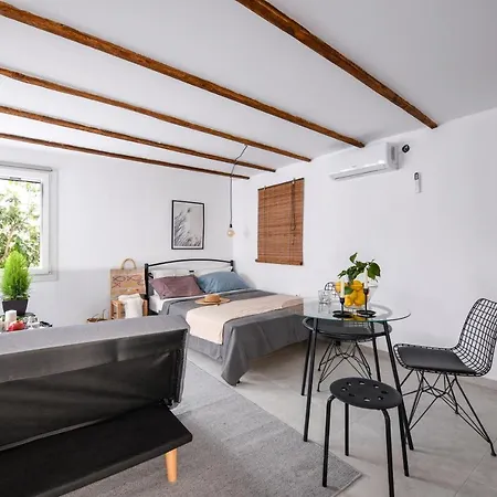Sofia Studio With Garden Appartamento